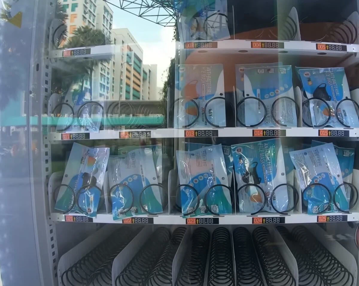 Mask vending machine with big touch screen 2